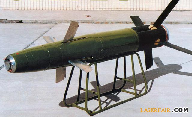 解放軍裝備激光末制導(dǎo)炮彈 自動變向攻坦克頂部