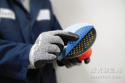 圖1：激光切割的多孔砂碟連接到一個背襯墊上，用于氣動打磨機。 （圖片來自Norton|Saint-Gobain）