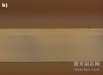 微分干涉相差顯微鏡下的0.77mm厚康寧 CT24玻璃的橫截面。使用CO2碳激光器 （約10&mu;m）（a）切割的部件顯示了剩余應 力，而使用CO激光器（約5&mu;m）（b）切割 的部件則無缺陷。