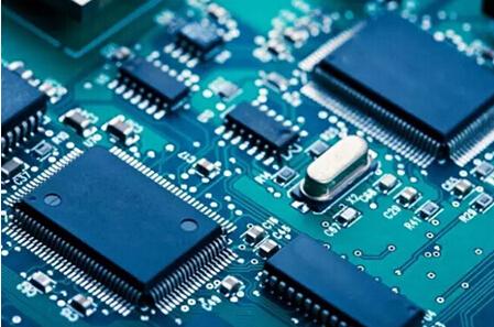 　IC芯片打標(biāo)，需要精密的激光打標(biāo)機(jī)來(lái)保證