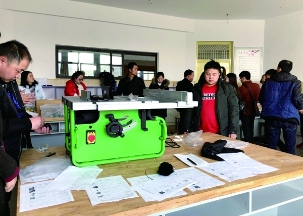 清鎮(zhèn)市:搭建湖城創(chuàng)客空間 助力學(xué)生智慧成長(zhǎng) 清鎮(zhèn)市:搭建湖城創(chuàng)客空間 助力學(xué)生智慧成長(zhǎng)