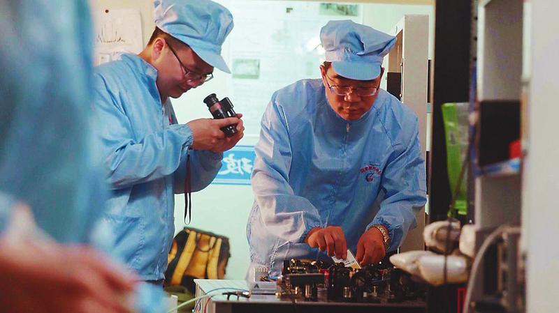 &ldquo;雕刻&rdquo;時間的人：超窄線寬激光研制