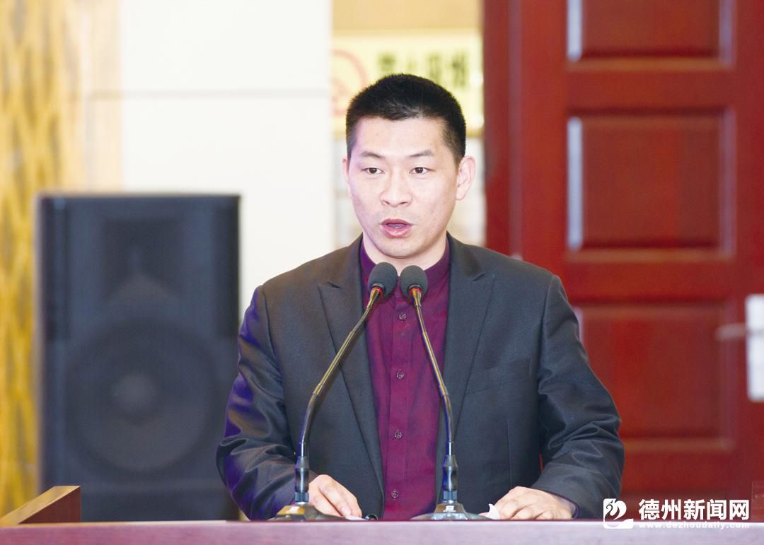 楊朝迪:在這片沃土上做大激光雕刻機產(chǎn)業(yè) 楊朝迪:在這片沃土上做大激光雕刻機產(chǎn)業(yè)