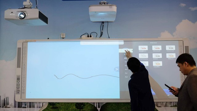 多種激光解決方案 光峰亮相武漢高教展 多種激光解決方案 光峰亮相武漢高教展