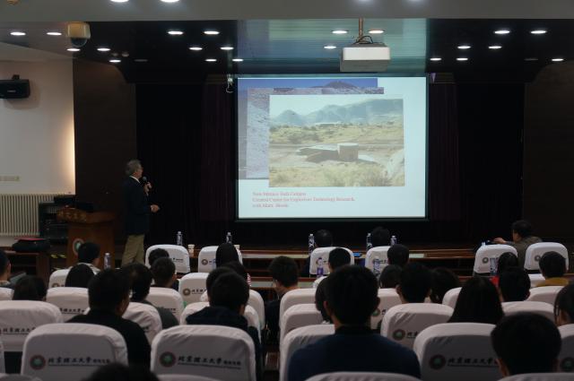 美國著名材料學(xué)家講授：用高能脈沖激光研究材料極端動(dòng)態(tài)行為