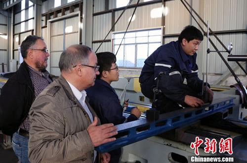 資料圖：大裝備制造業(yè)工廠。<a target='_blank' data-cke-saved- ><p align=