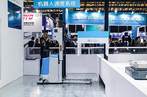 激光無軌導(dǎo)航方式，如何選擇才合適？