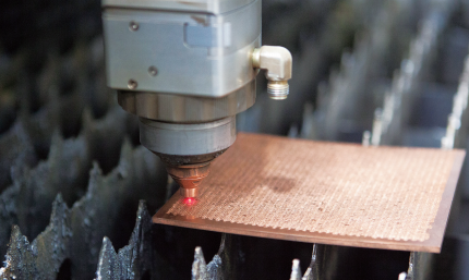 恩耐的“硬件級(jí)隔離設(shè)計(jì)”能夠有效地 將回返功率轉(zhuǎn)變?yōu)闊崮?，令回返激光?會(huì)損傷任何元器件或引發(fā)激光器的不 穩(wěn)定。