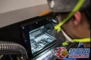 3D打印機(jī)的加工倉(cāng)內(nèi)部-&copy;Liebherr 