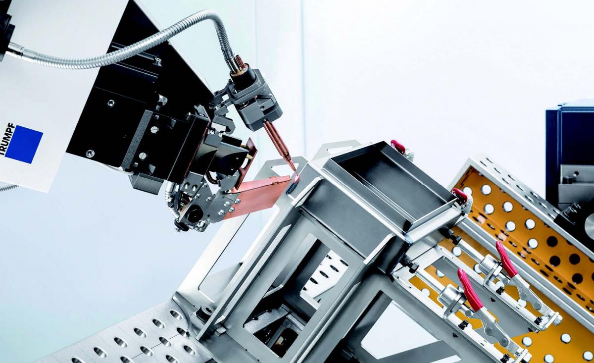 Trumpf 的 Fusion Line 具有激光輔助的焊絲，可將更多物質(zhì)引入焊縫，彌合最大 1 毫米寬的間隙。