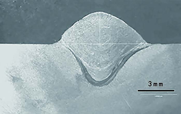 焊縫下方的深色區(qū)域顯示出良好的 MIG 焊縫的深度熔深和完全熔合。