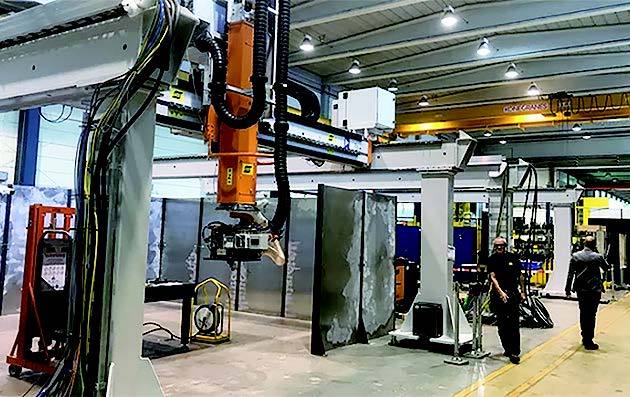 比較技術(shù)：底部為非焊接接頭，上方為 MAG 焊縫，上方為 Trumpf Fusion Line 焊接（結(jié)合了焊絲和激光），在為該過程重新設(shè)計(jì)接頭后， 頂部為自體激光焊接。