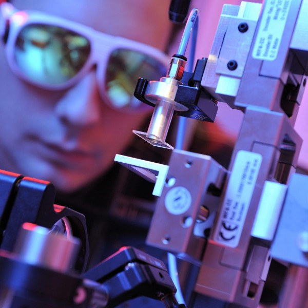 法國團隊利用激光直寫實現(xiàn)晶圓內(nèi)部材料處理，集成密度更高