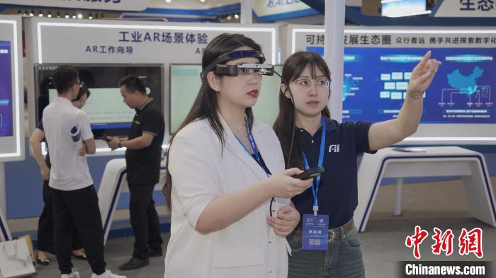 觀眾體驗(yàn)工業(yè)AR場(chǎng)景 程景偉 攝