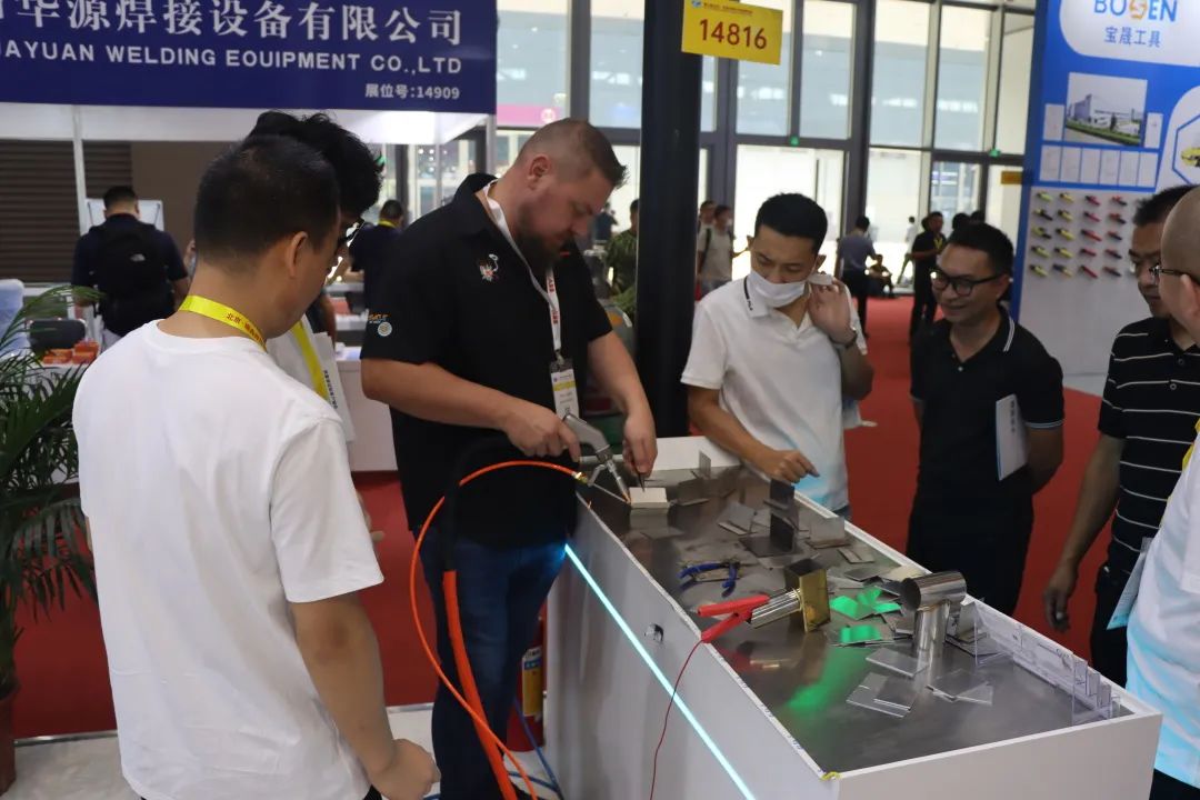 深圳埃森展掀起激光熱潮，光惠激光風冷系列成焦點