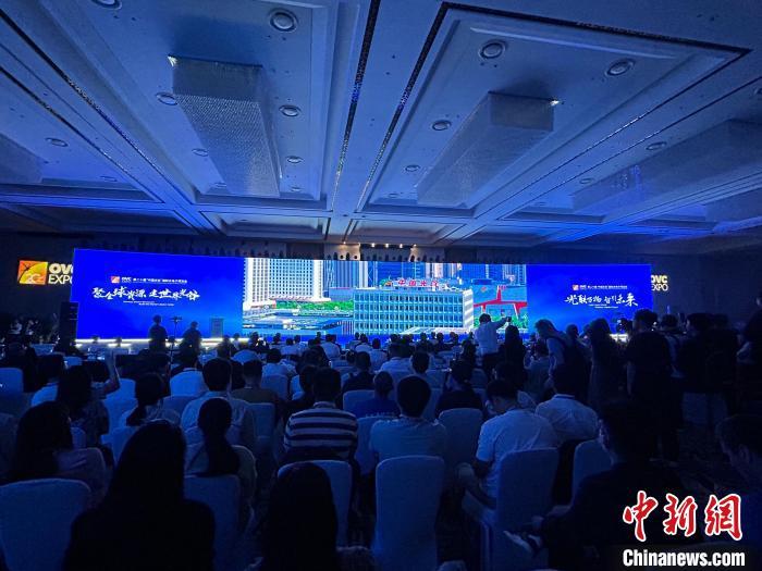 圖為光博會(huì)開(kāi)幕式現(xiàn)場(chǎng)?！⊥鯄?mèng)媛 攝