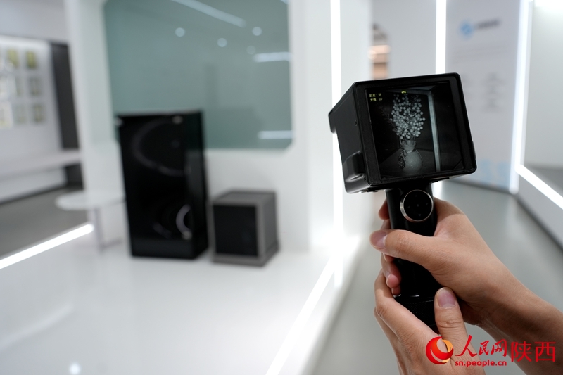 手持式穿透成像儀成像效果。人民網(wǎng)記者 孫挺攝