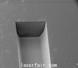 利用ps-Laser 1064 nm在玻璃內(nèi)250 &mu;m寬的微通道加工