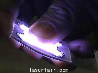 圖說：透過鋁質(zhì)基板薄板化后，達可撓曲特性，并也能具有高熱傳導特性。