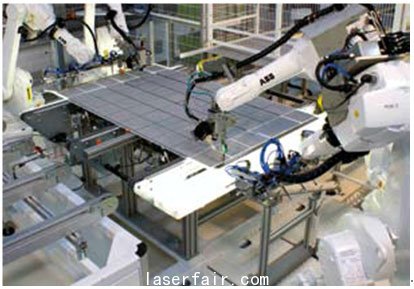 光伏組件生產線上的機器人