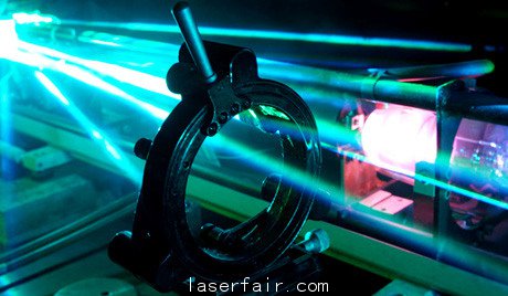 美軍首次試驗(yàn)移動(dòng)高能激光器摧毀數(shù)架無(wú)人機(jī)