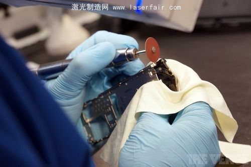 一探Vertu總部究竟：最奢侈的手機(jī)是怎么造出來的？