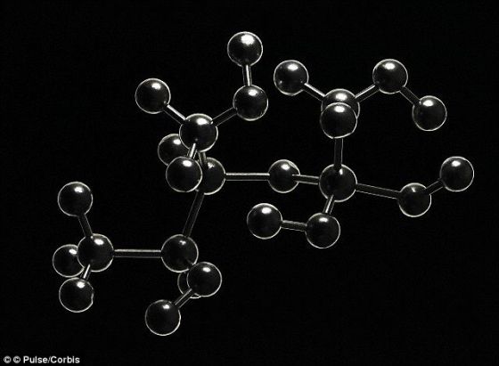 過去，磁光捕獲就是原子物理學(xué)家非常推崇的一項(xiàng)技術(shù)，但只在單個原子尺度。這項(xiàng)實(shí)驗(yàn)取得的巨大成就是創(chuàng)造了有記錄以來分子&mdash;&mdash;兩個或者更多原子群&mdash;&mdash;溫度的最低紀(jì)錄。這項(xiàng)技術(shù)利用激光冷卻粒子同時將它們固定在適當(dāng)位置。這一研究成果能夠應(yīng)用于從量子化學(xué)到粒子物理學(xué)最基本理論測試等一系列領(lǐng)域。